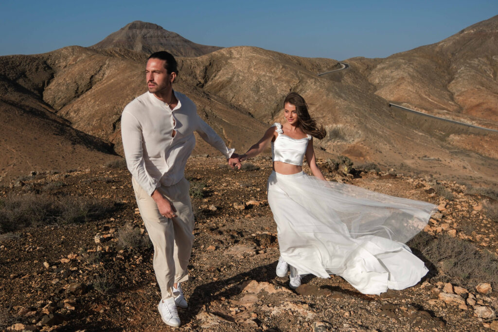 Elopement_Wedding_Spain_Fuerteventura_Mountains_Annette-Boon_116