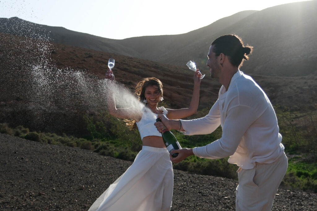 Elopement_Wedding_Spain_Fuerteventura_Mountains_Annette-Boon_174